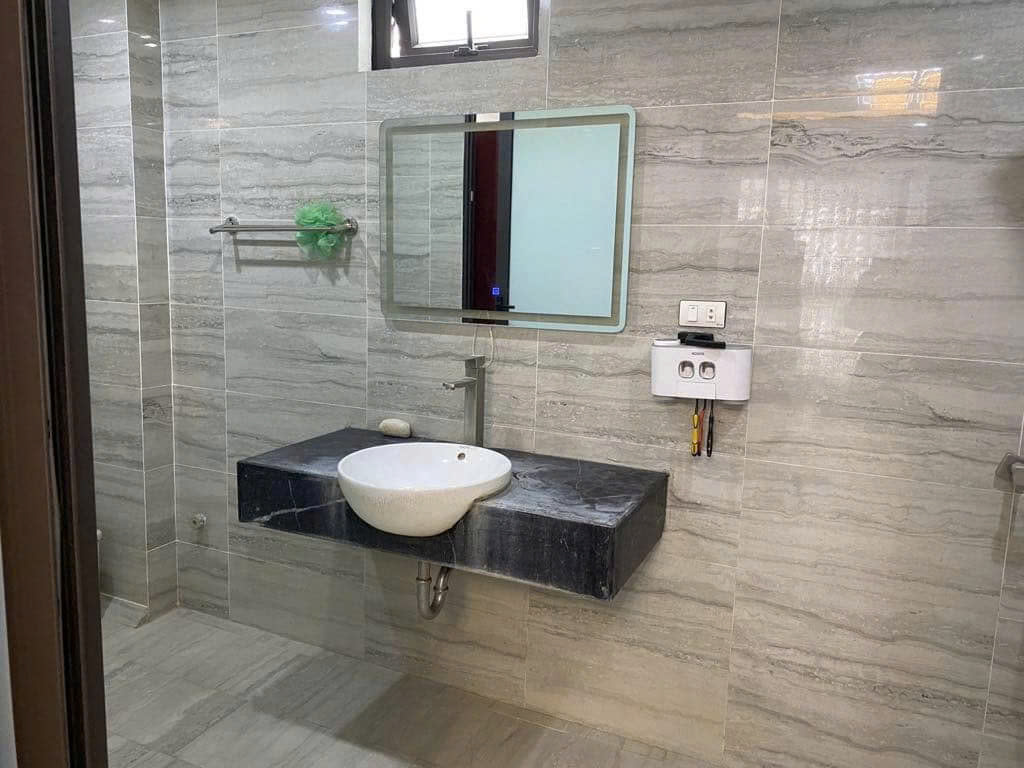Cho thuê nhà mới, hai đường đi, Võ Thị Sáu, thang máy, 106m2x 5T vỉa hè 31 Tr - Ảnh 2